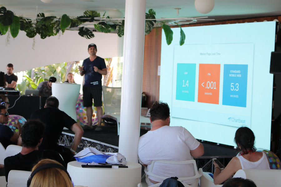 Marcus Tandler en su ponencia SEO will never die! en SEOnthebeach 2018 Marcus Tandler en su ponencia SEO will never die! en SEOnthebeach 2018